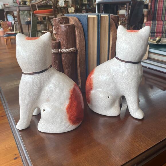 Staffordshire Cat Figurines with Bows – 1970s Collectible Pair - Picture 9 of 10